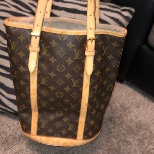 Louis Vuitton GM bucket bag